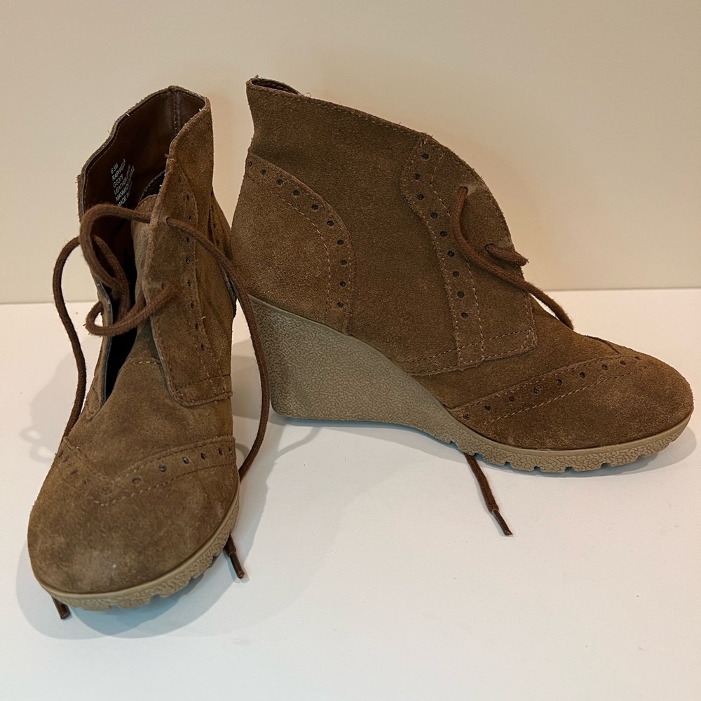 MIA Size 6.5 Brown Suede Ankle Booties w/ 3in Heel